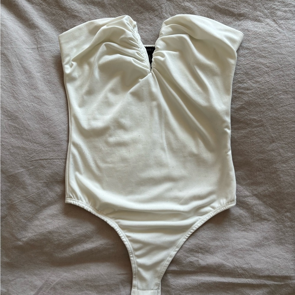 Straplesss V bodysuit